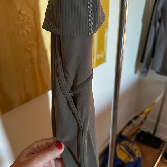 Lululemon sweat pants - Picture 3 of 4